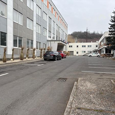 City Hotel B&B, Reception 24 7, 800M Od-From R1, Free Parking Banská Bystrica Extérieur photo