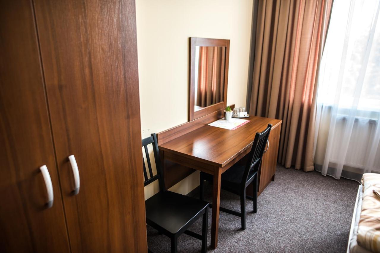 City Hotel B&B, Reception 24 7, 800M Od-From R1, Free Parking Banská Bystrica Extérieur photo