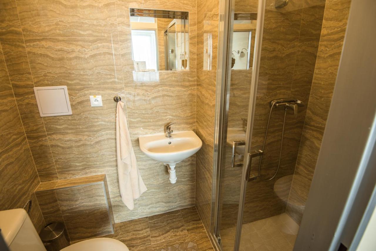 City Hotel B&B, Reception 24 7, 800M Od-From R1, Free Parking Banská Bystrica Extérieur photo