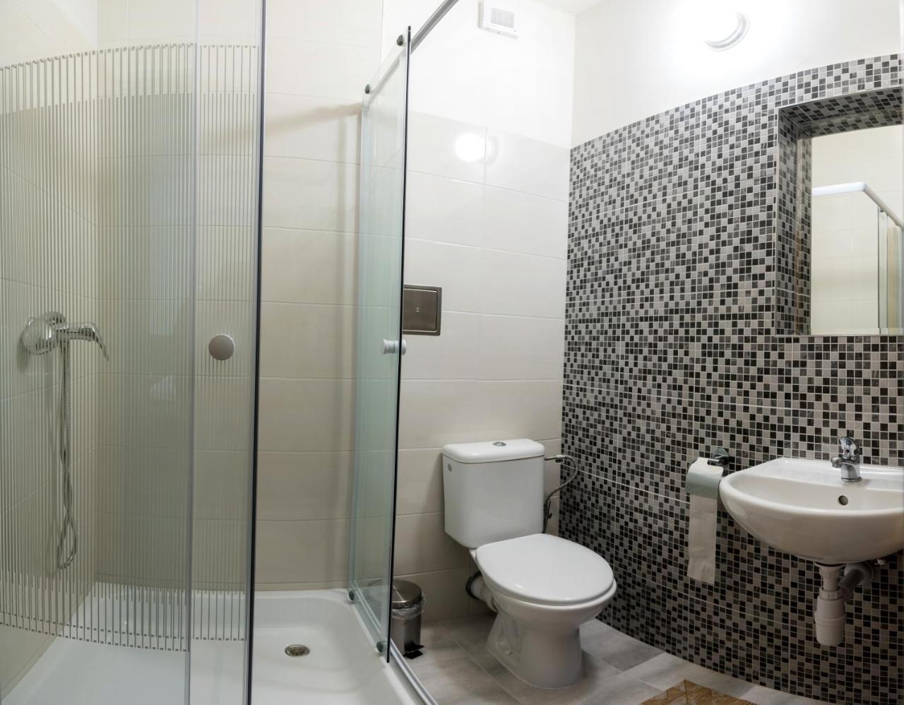 City Hotel B&B, Reception 24 7, 800M Od-From R1, Free Parking Banská Bystrica Extérieur photo