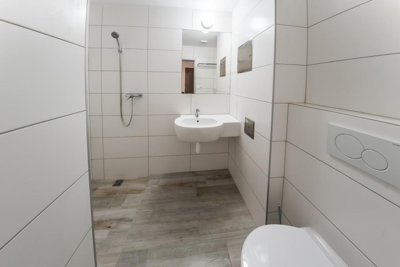 City Hotel B&B, Reception 24 7, 800M Od-From R1, Free Parking Banská Bystrica Extérieur photo