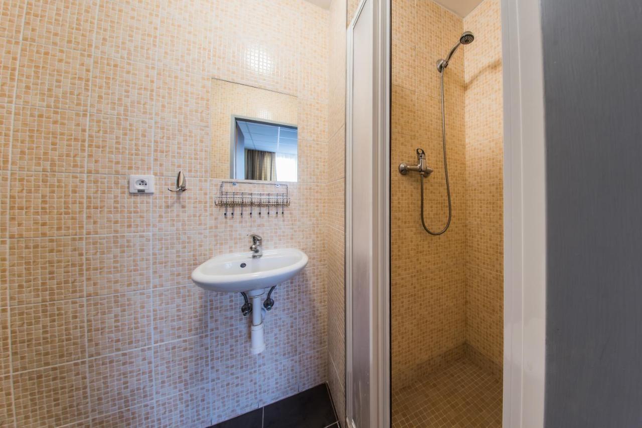 City Hotel B&B, Reception 24 7, 800M Od-From R1, Free Parking Banská Bystrica Extérieur photo