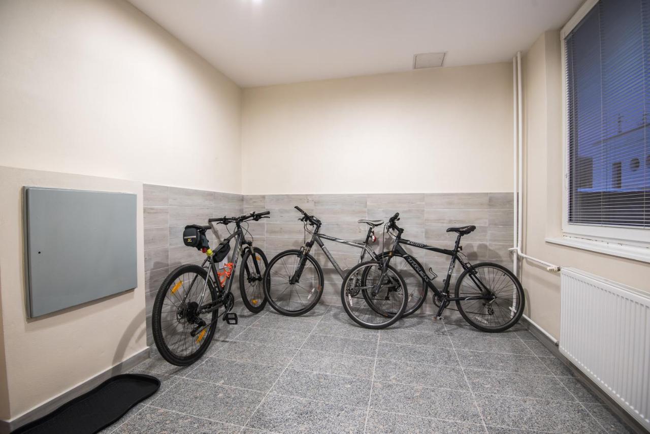 City Hotel B&B, Reception 24 7, 800M Od-From R1, Free Parking Banská Bystrica Extérieur photo