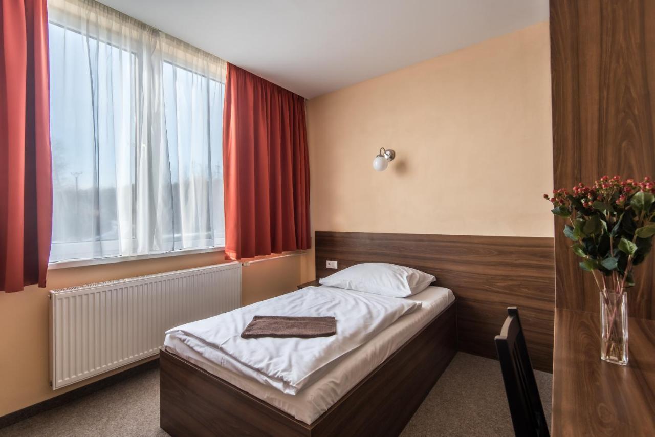 City Hotel B&B, Reception 24 7, 800M Od-From R1, Free Parking Banská Bystrica Extérieur photo